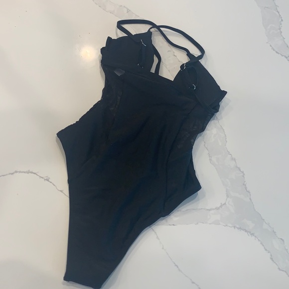 Black one piece swim - Picture 4 of 4